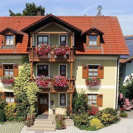 Gaeste-Haus Roesch Wiesent Luaran gambar