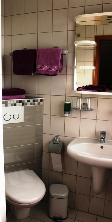 Gaeste-Haus Roesch Wiesent Luaran gambar