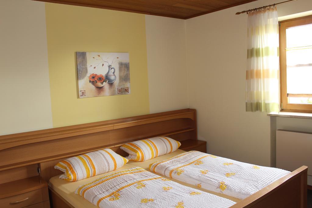 Gaeste-Haus Roesch Wiesent Luaran gambar