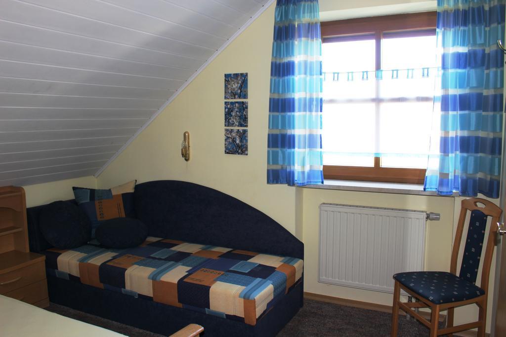 Gaeste-Haus Roesch Wiesent Luaran gambar