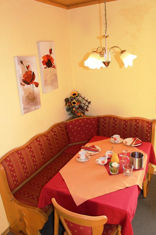 Gaeste-Haus Roesch Wiesent Luaran gambar