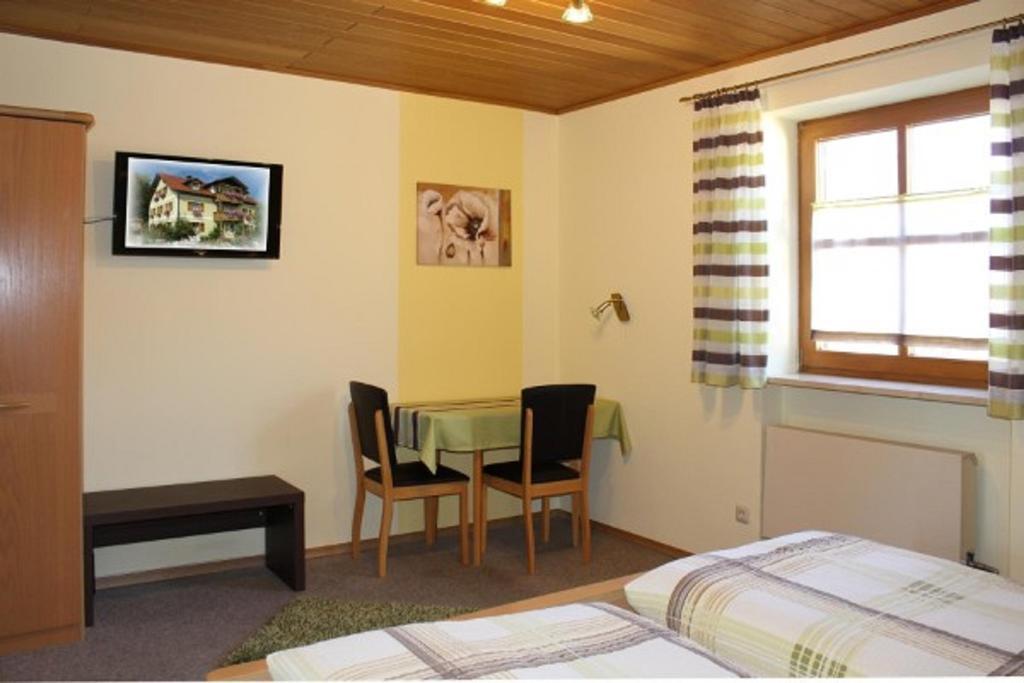 Gaeste-Haus Roesch Wiesent Luaran gambar