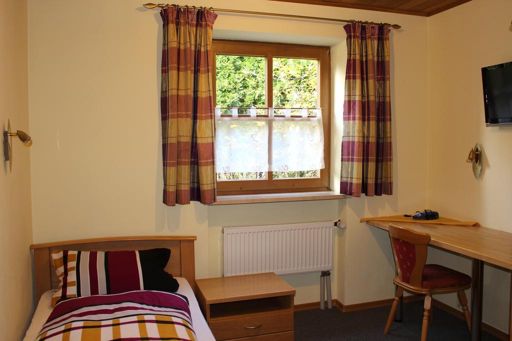 Gaeste-Haus Roesch Wiesent Luaran gambar