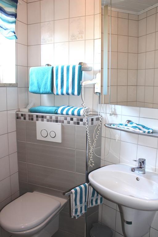 Gaeste-Haus Roesch Wiesent Luaran gambar