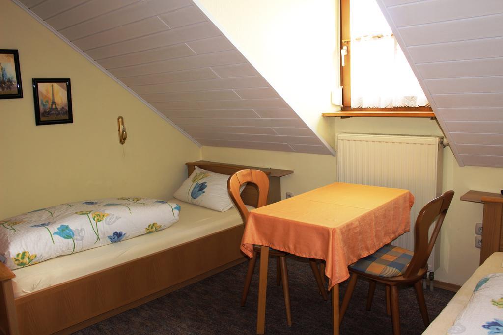 Gaeste-Haus Roesch Wiesent Luaran gambar